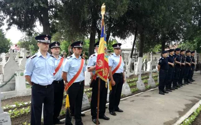 Ceremonie militară la cimitirul eroilor sovietici din Călăraşi FOTO ISU Călăraşi