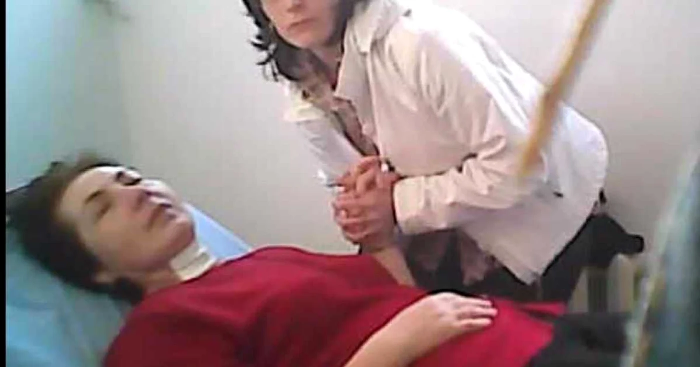 Săndica Drăgan, pe patul de spital, imediat după producerea jafului   FOTO : Florin Mitu