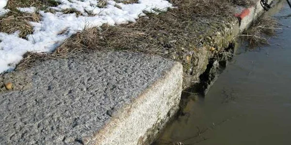 Dunărea a ajuns la bordura falezei (2)
