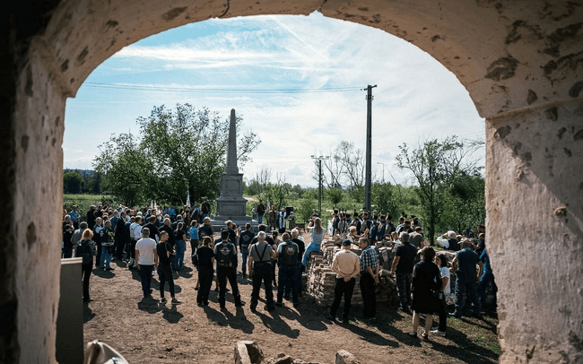 Maghiarii își refac monumentele din Ardeal. Coloana comemorativă a generalului Bem, reclădită după un secol   