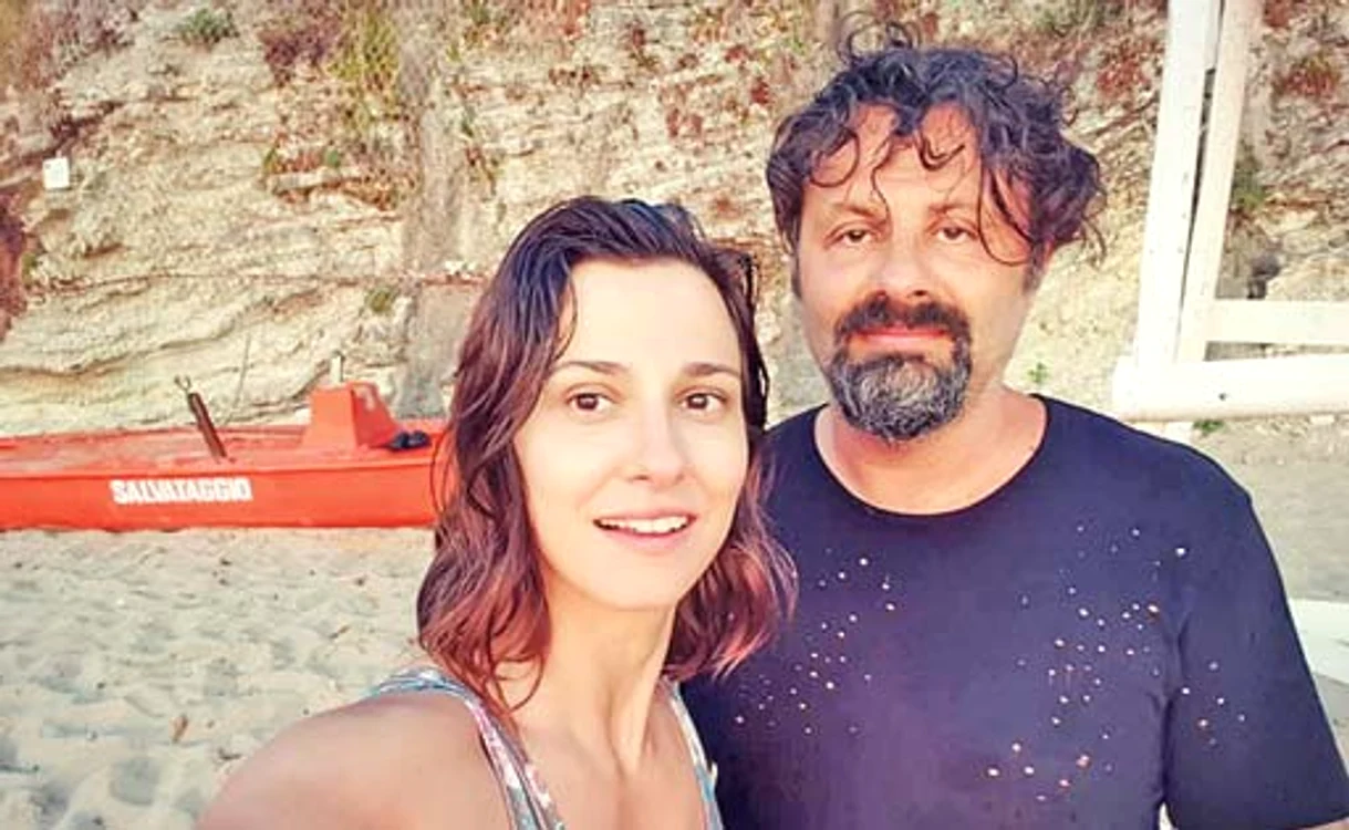 
    Dana Rogoz  a filmat împreună  cu soţul ei,  regizorul Radu  Dragomir  