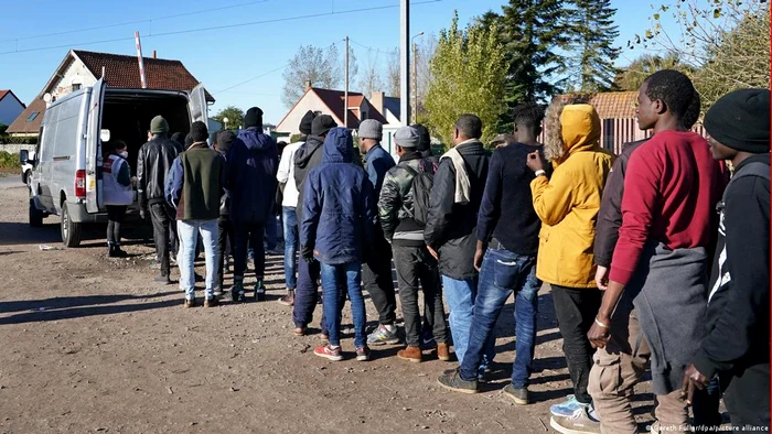 Tabără de migranţi la Calais