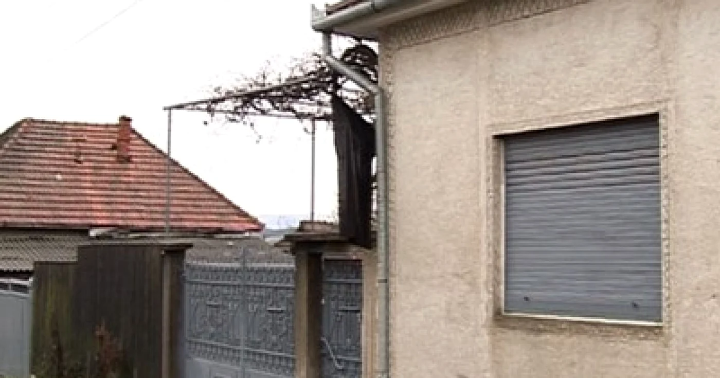 Tânăra și-a luat viața în curtea casei părintești