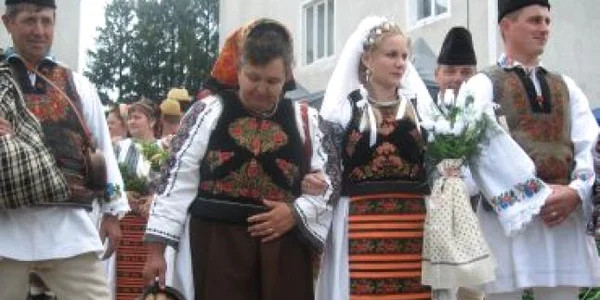 Bistriţa: Nuntaşii de pe Valea Bârgăului s-au tocmit la Joseni