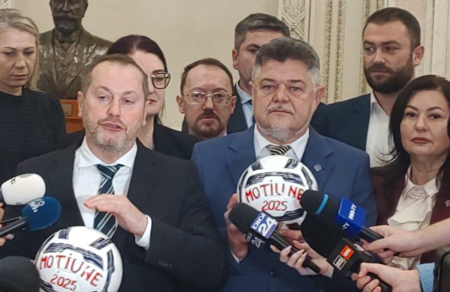 Moţiunea de cenzură împotriva Guvernului Bolojan, prezentată luni în plenul Parlamentului. Votul se va da peste o săptămână