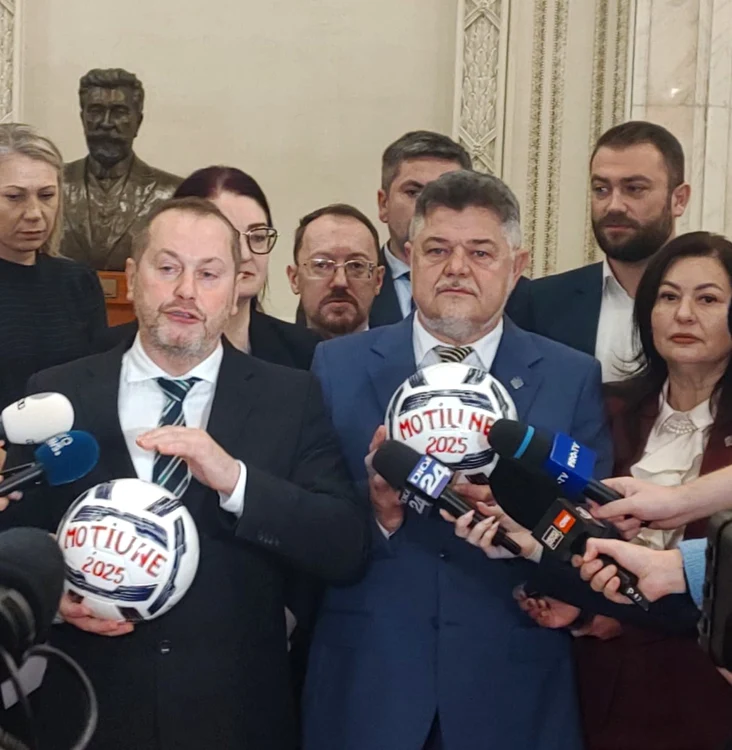 Ninel Peia (PACE - Întâi România) a depus la Senat şi Camera Deputaţilor moţiunea FOTO: Adevărul