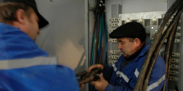 Muncitorii au de reparat unele reţele