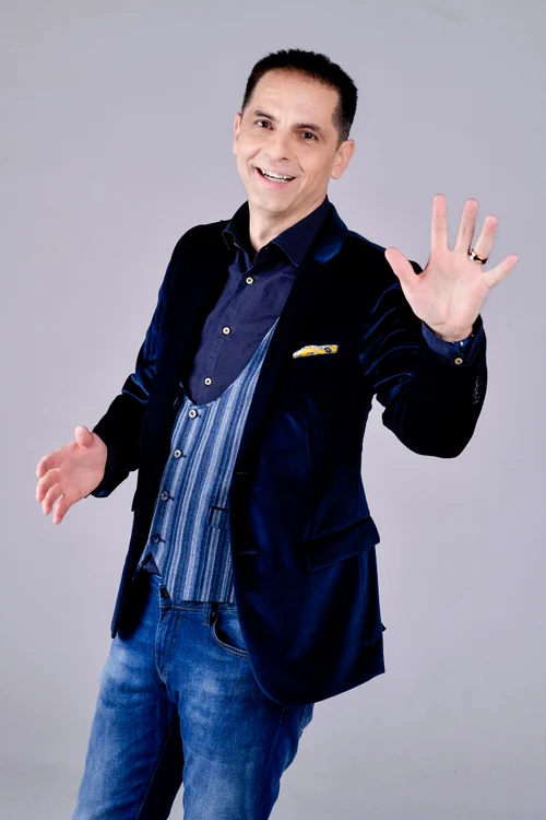 Dan Negru, prezentatorul show-ului