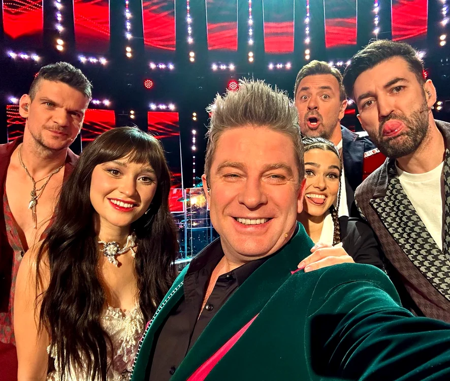 Pavel Bartoș a făcut un selfie cu toți cei 5 antrenori. Foto: Facebook