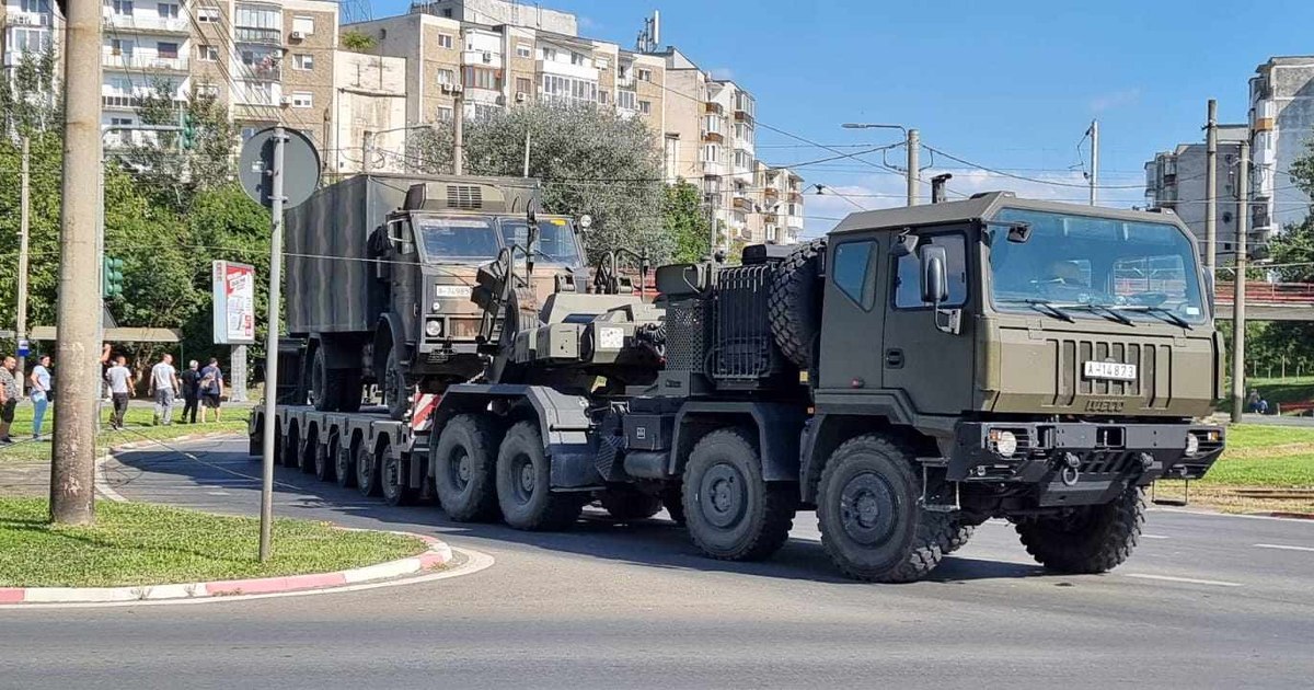 Un convoi militar a avariat un pod pe Valea Prahovei, DN1 cu trafic restricționat.