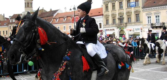 Junii braşoveni au coborât în cetate