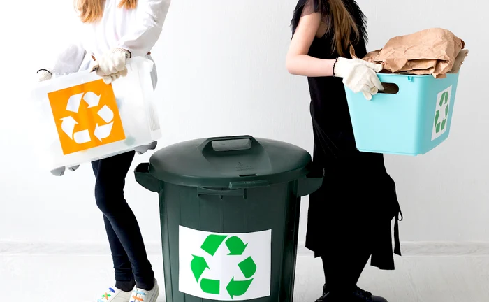 Colaj foto reciclare deseuri 