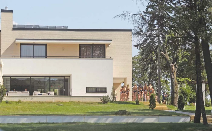 
    La aşa vilă, aşa femei!Fotografii: Mihai Ionescu  