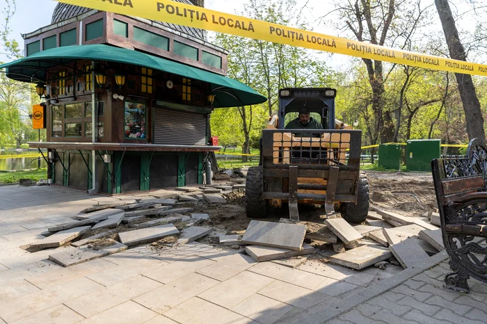Zeci de angajaţi ai ADP trudesc la spaţii verzi, demolări şi pavaje