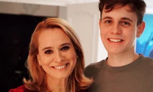 andreea esca aris png