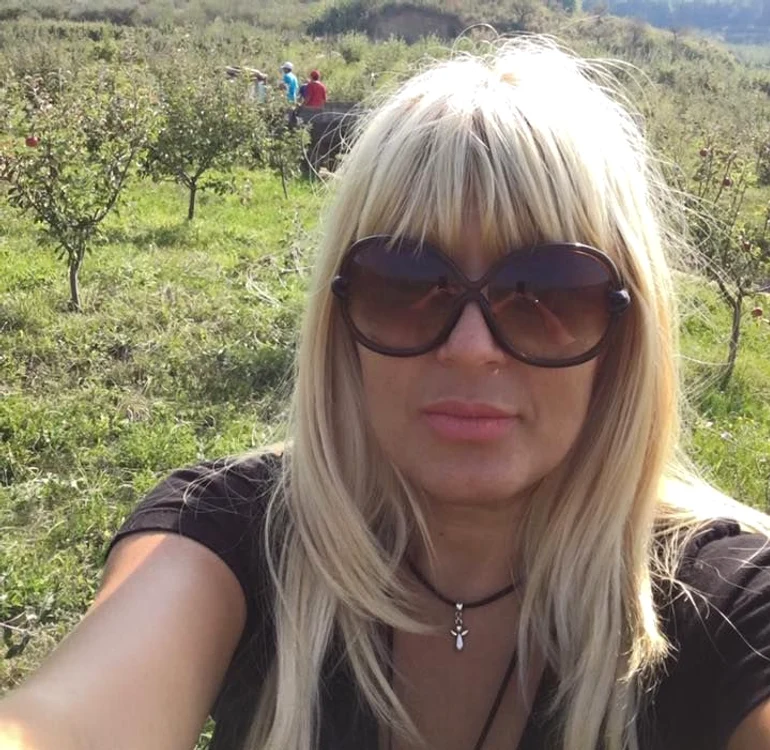 
    Elena Udrea a fost la cules de mereFoto: Arhiva personală  