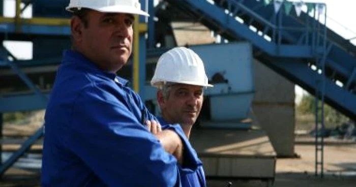 Managerii prognozează scăderea moderată a activităţii din toate domeniile