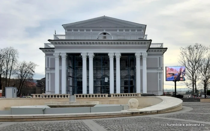 casa de cultura din hunedoara in santier foto adevarul daniel guta