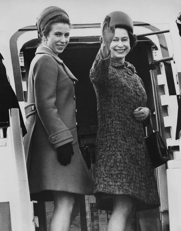 Queen And Princess Depart jpeg
