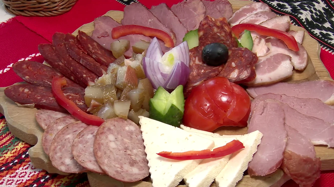 Mezelurile din carne de porc românesc devin mai rare. FOTO Iulian Bunilă