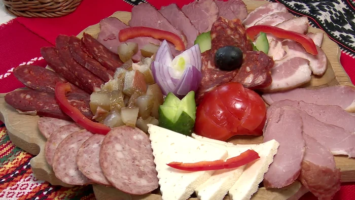 Mezelurile din carne de porc românesc devin mai rare. FOTO Iulian Bunilă