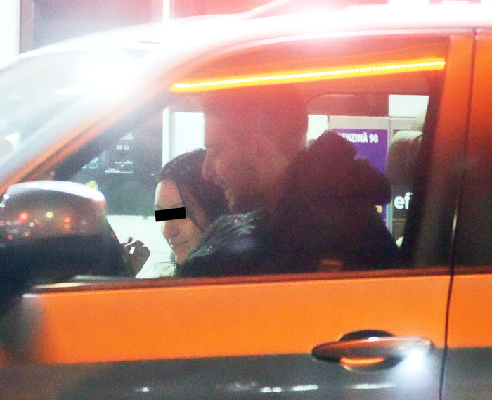 Bruneta cu păr lung a  apărut în viaţa lui Mihai în  vara lui 2014. De atunci, i-am  surprins de trei ori împreună