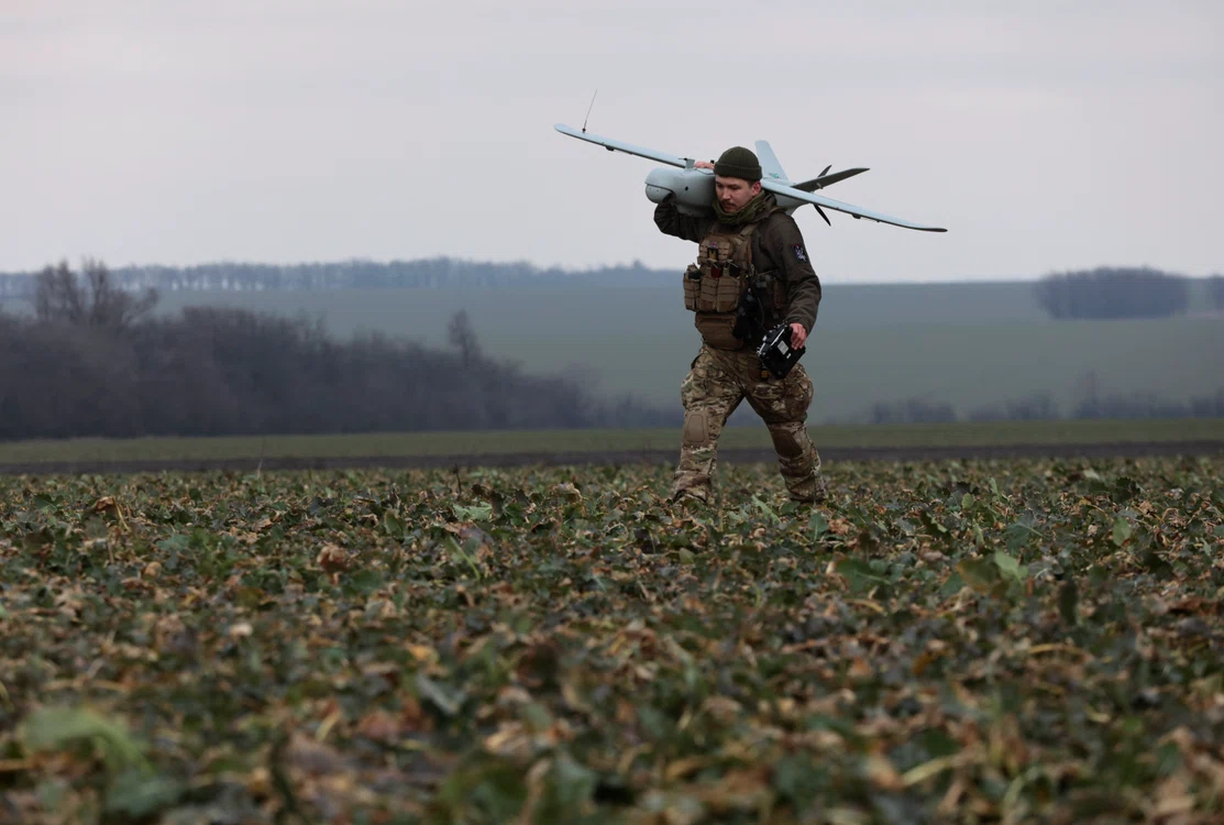 Soldat din Forțele de Apărare Teritorială ale Ucrainei se antrenează în Zaporojie FOTO EPA-EFE