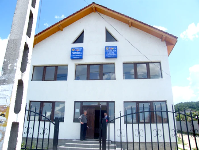 Primăria Samarineşti nu mai are bani nici pentru plata iluminatului public
