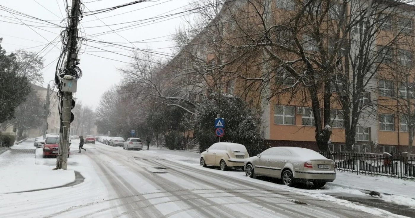 Gheţuşul de pe străzi face probleme şoferilor FOTO Ştefan Borcea