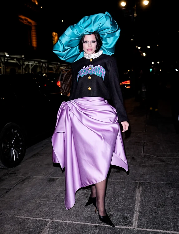 Julia Fox a purtat o ținută ieșită din comun (Foto: Profimedia)