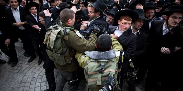 Mii de evrei ultraortodocşi au protestat în Israel şi au blocat joi mai multe autostrăzi reuters