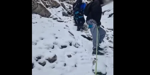 Salvare turisti piatra craiului foto captura jandarmeria  romana png