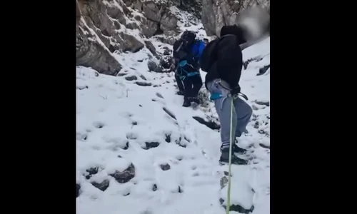 Salvare turisti piatra craiului foto captura jandarmeria  romana png