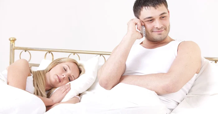 20% din tineri nu sunt dispuşi să renunţe la smartphone nici în timpul partidelor de sex FOTO Shutterstock