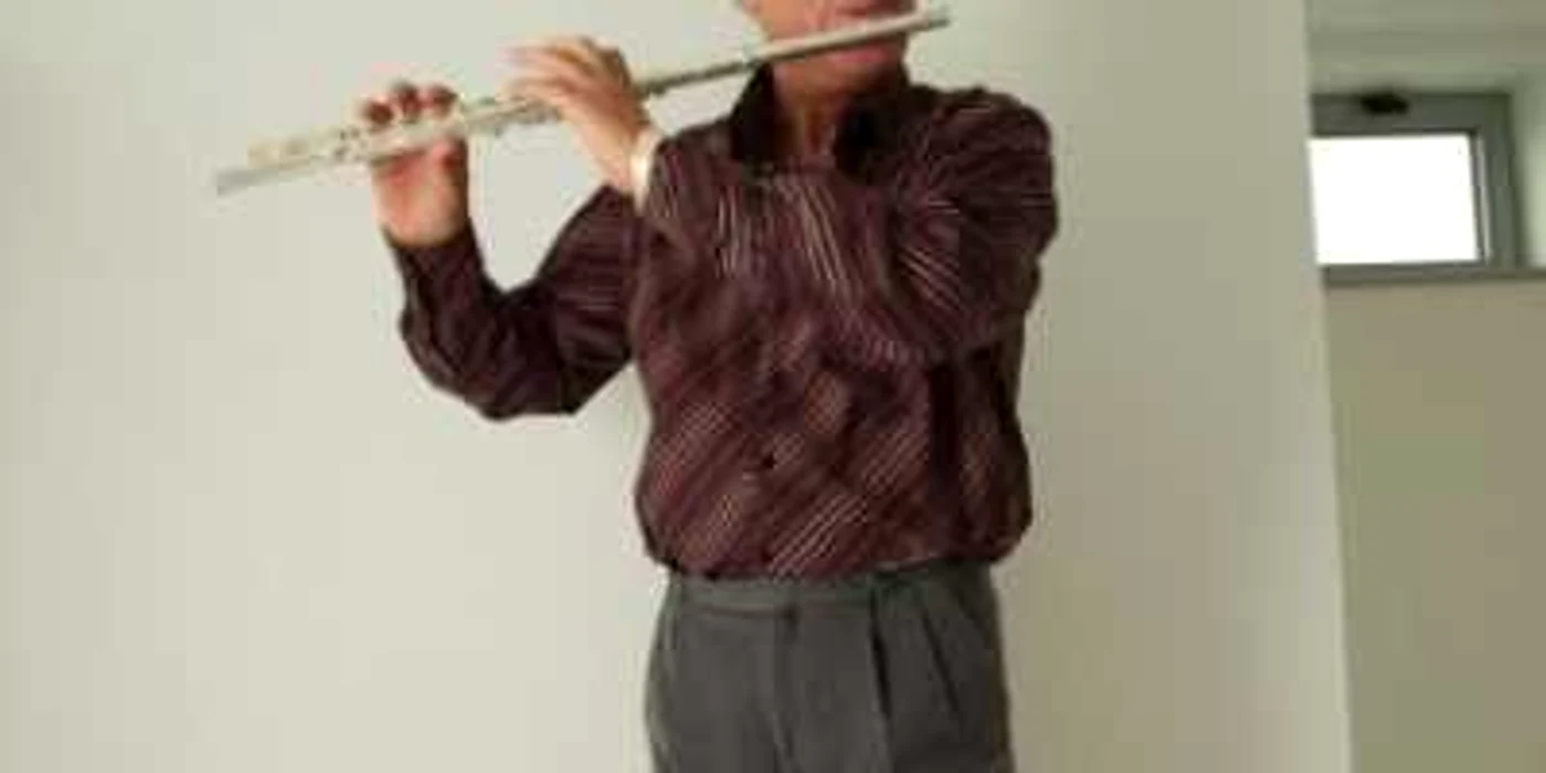 Galaţi: Cântă la 30 de instrumente muzicale