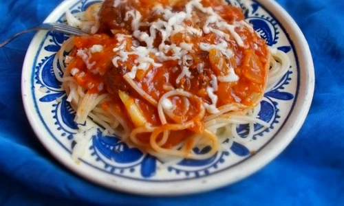 spaghete cu chiftelute si sos de rosii jpeg