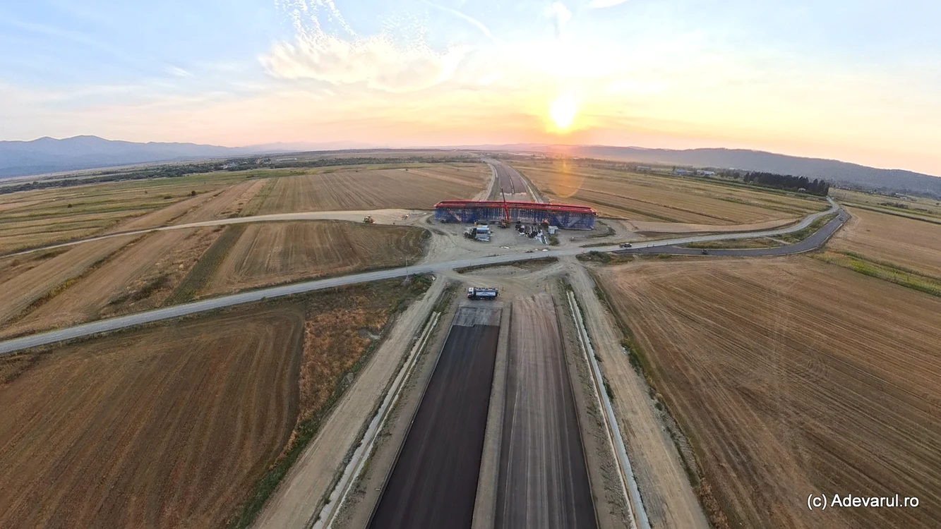 Asfaltul a fost așternut pe câțiva kilometri din viitoarea autostradă A13