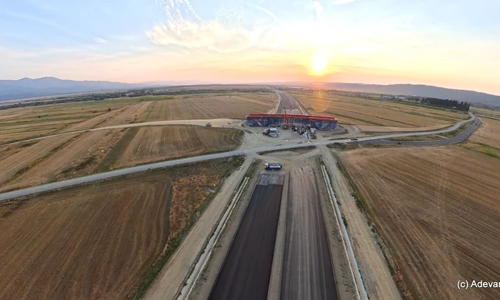 Asfalt pe Autostrada Sibiu Făgăraș  Foto Daniel Guță  ADEVĂRUL (3) jpg