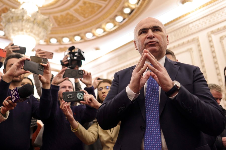 PNL i-a convocat pe liderii locali: La ședință a ajuns și Crin Antonescu. Cine ar urma să preia șefia partidului 