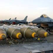 Muniții inteligente JDAM foto The U S  National Archives jpg