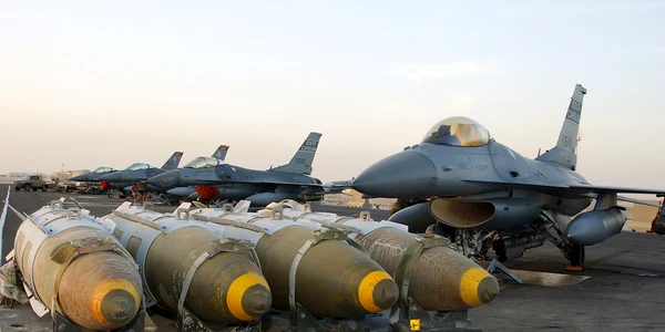 Muniții inteligente JDAM foto The U S  National Archives jpg