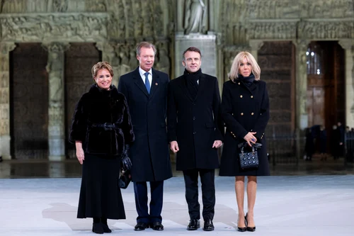 Marea Ducesă Maria Teresa, Marele Duce Henri de Luxemburg, Emmanuel Macron și Brigitte Macron la Notre-Dame. FOTO: Marea Casă Ducală