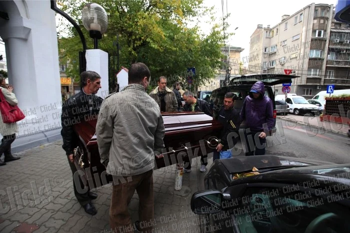 Sicriul în care va fi înmormântat actorul Şerban Ionescu. (Foto: Ştefan Andrei)