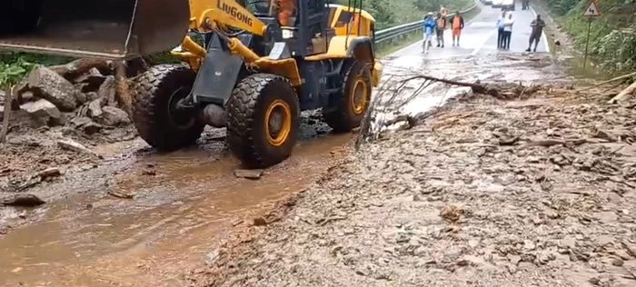 Peste 20 de mașini blocate pe Transfăgărăşan, din cauza unei viituri / foto: arhiva Click!