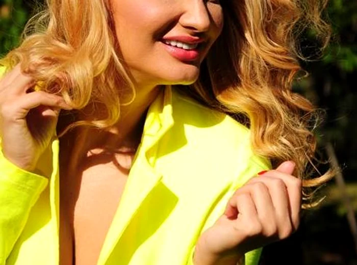 
    Cântăreaţa Julia Jianu a avut de-a face cu... fantomeFoto: arhivă personală  