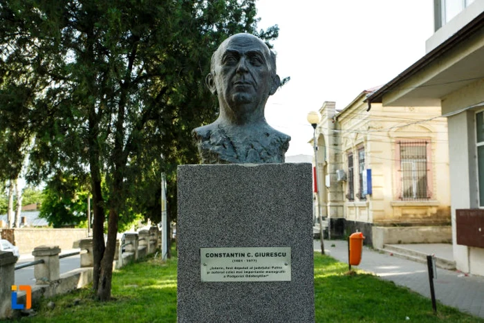 Bustul istorciului Constantin C. Giurescu