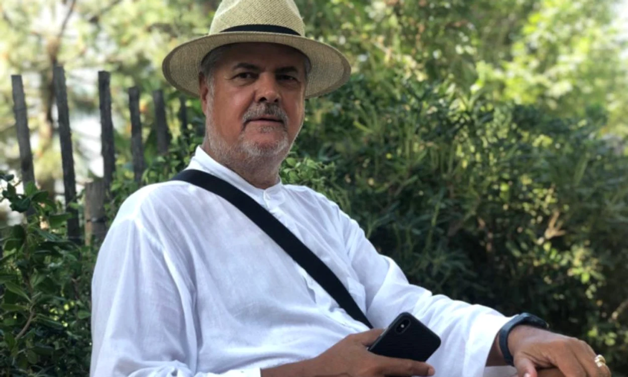 
    Adrian Năstase își petrece ziua în grădina de la Cornu  