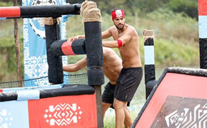 
    Cei mai puternici Faimoşi au intratîn competiţie cu burtică. Ba chiar Moroşanu, conştient de acest lucru, nu renunţa la tricoul negru  