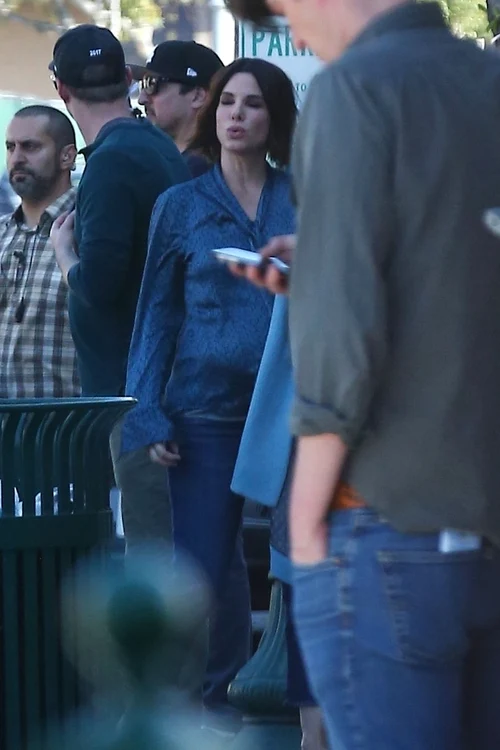*EXCLUSIVE* Sandra Bullock and Sarah Paulson take a break on set of "Bird Box" jpeg