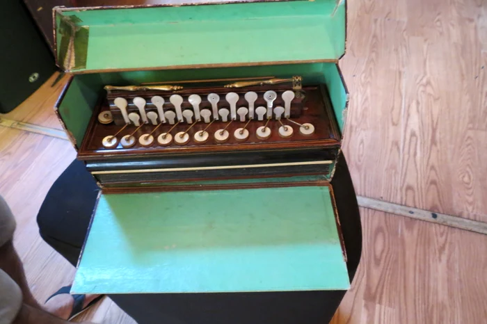 Primul acordeon din lume